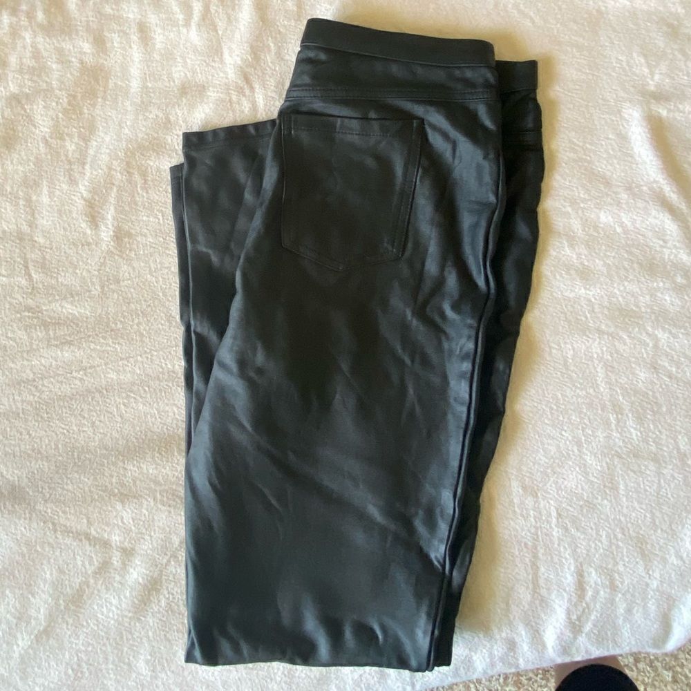 HUE Faux Leather Leggings Pull-On Slim Fit Size Medium Black